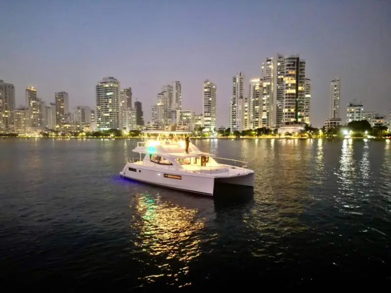 Catamarán de 51 pies, código C-01