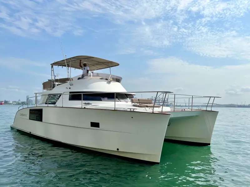 Catamarán de 47 pies, código C-05